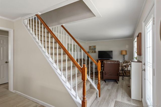 139 Arlyn Drive W, Massapequa, NY 11758
