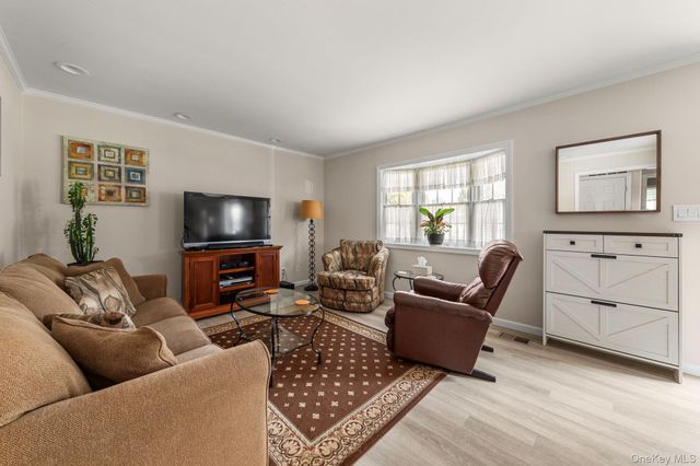 139 Arlyn Drive W, Massapequa, NY 11758