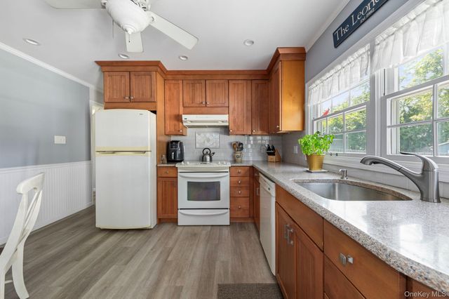 139 Arlyn Drive W, Massapequa, NY 11758