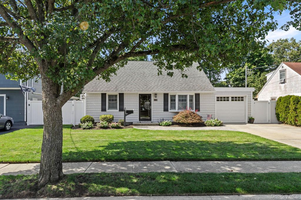 139 Arlyn Drive W, Massapequa, NY 11758 — photo 2