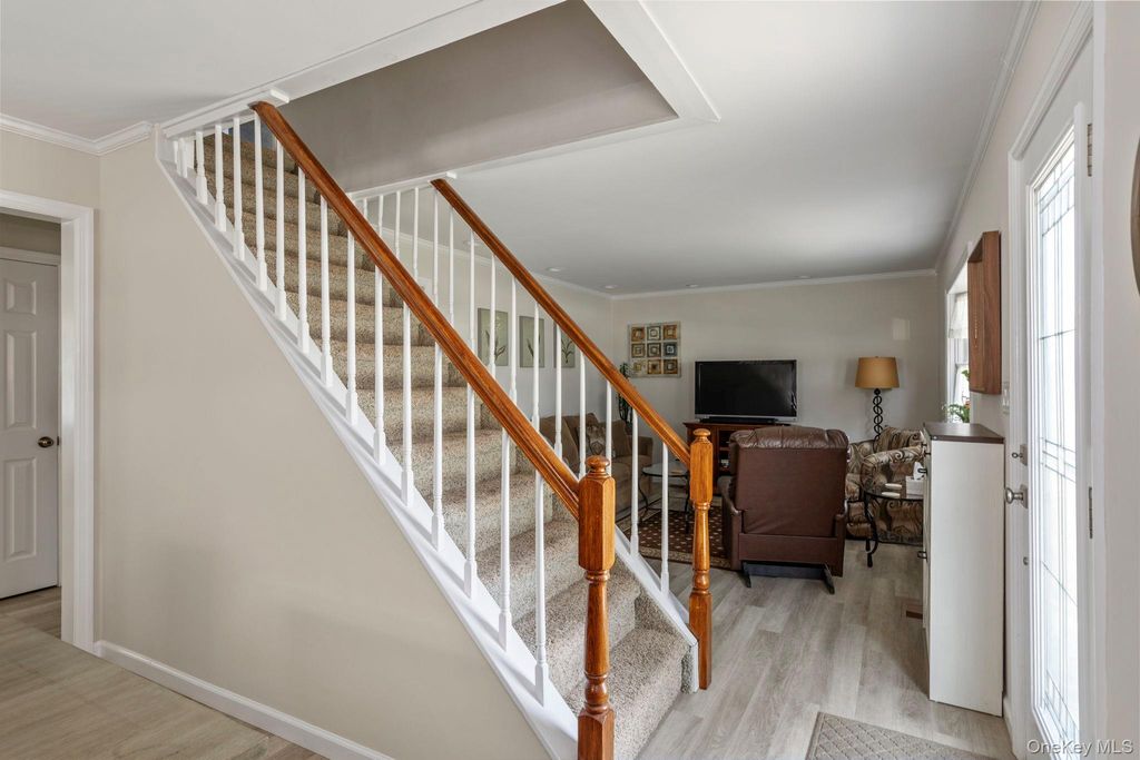 139 Arlyn Drive W, Massapequa, NY 11758 — photo 4