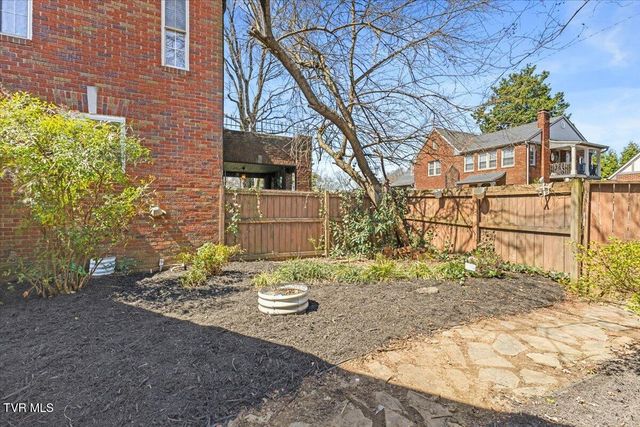 708 North Main Street, Elizabethton, TN 37643