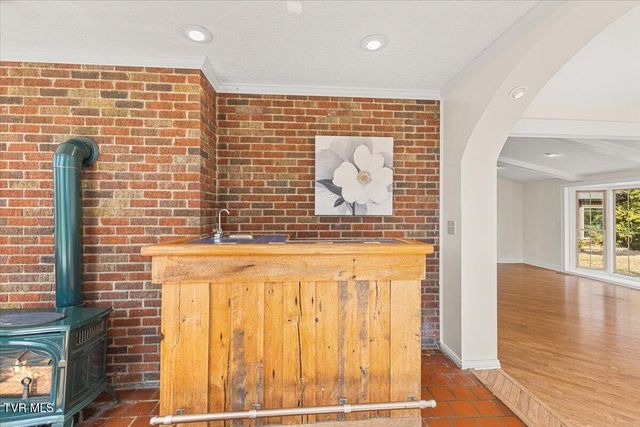 708 North Main Street, Elizabethton, TN 37643