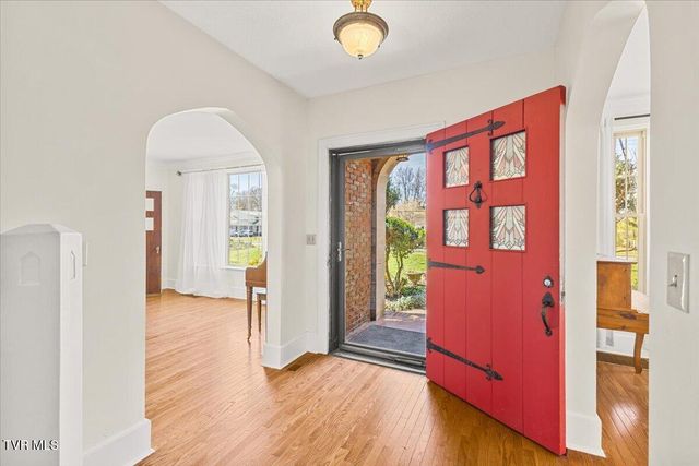 708 North Main Street, Elizabethton, TN 37643