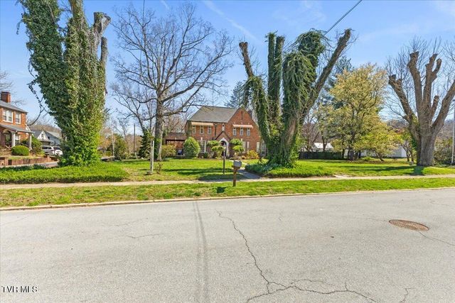 708 North Main Street, Elizabethton, TN 37643