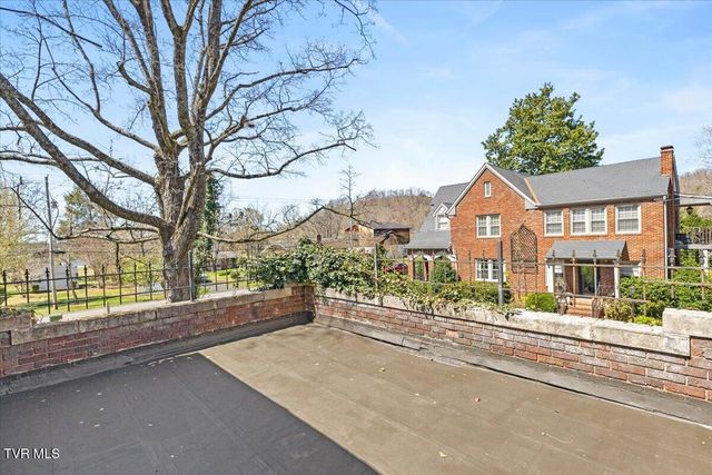 708 North Main Street, Elizabethton, TN 37643