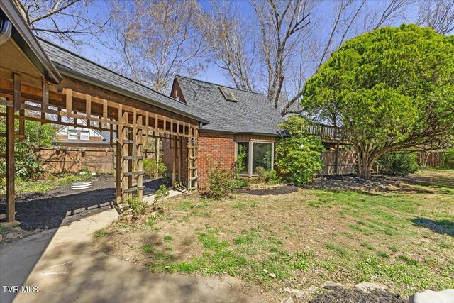 708 North Main Street, Elizabethton, TN 37643