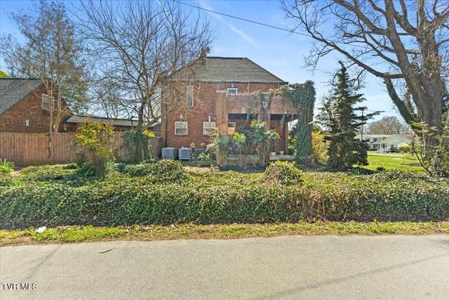 708 North Main Street, Elizabethton, TN 37643