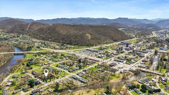 708 North Main Street, Elizabethton, TN 37643