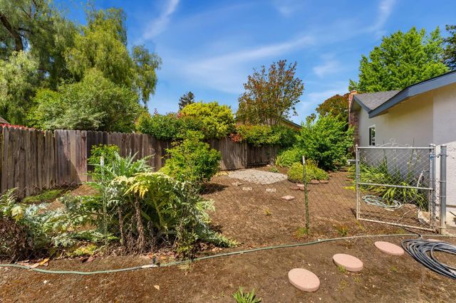 2812 Pintail Ct, West Sacramento, CA 95691