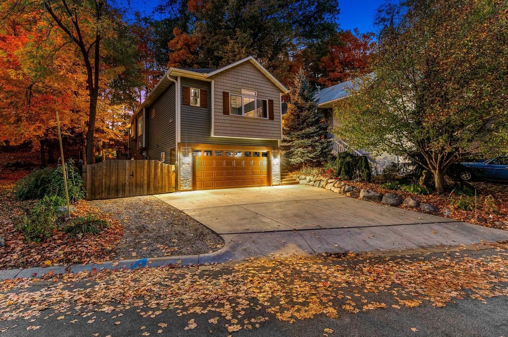 3041 Inverness Lane, Mound, MN 55364