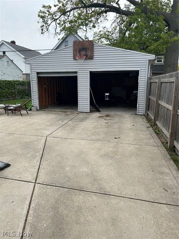 1200 Cook Avenue, Lakewood, OH 44107