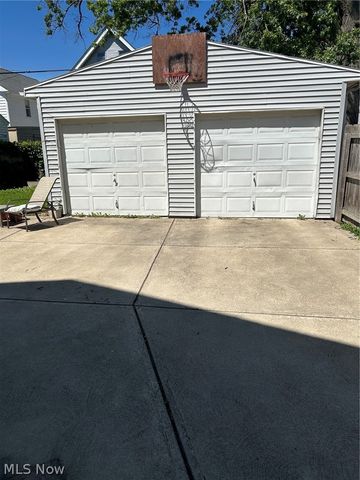 1200 Cook Avenue, Lakewood, OH 44107