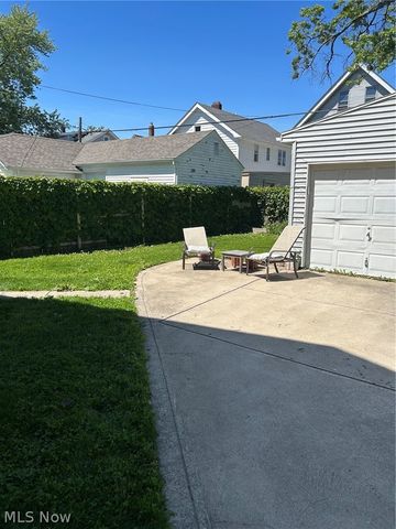 1200 Cook Avenue, Lakewood, OH 44107