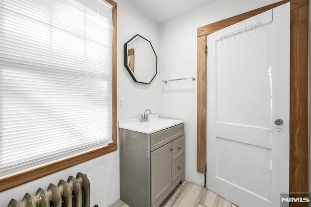 114 E 5th Avenue, Roselle, NJ 07203