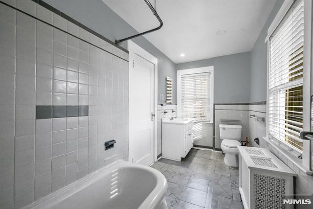 114 E 5th Avenue, Roselle, NJ 07203