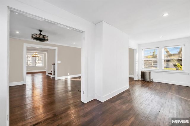 114 E 5th Avenue, Roselle, NJ 07203