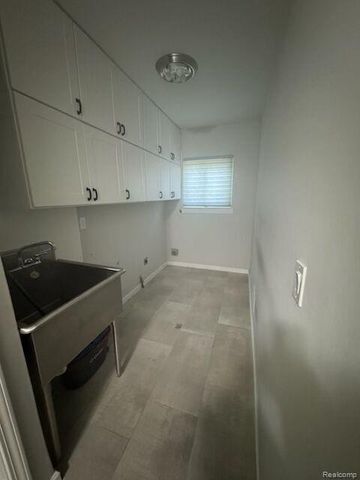 4205 Hardwoods Drive, West Bloomfield, MI 48323