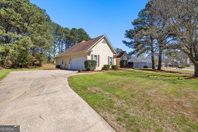 299 Woodlake Drive, Newnan, GA 30265