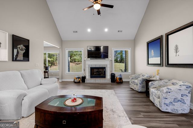 299 Woodlake Drive, Newnan, GA 30265