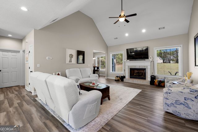 299 Woodlake Drive, Newnan, GA 30265