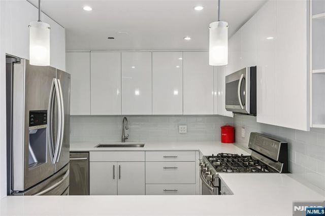 200 Old Palisade Road 3J, Fort Lee, NJ 07024