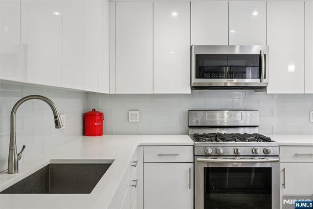 200 Old Palisade Road 3J, Fort Lee, NJ 07024