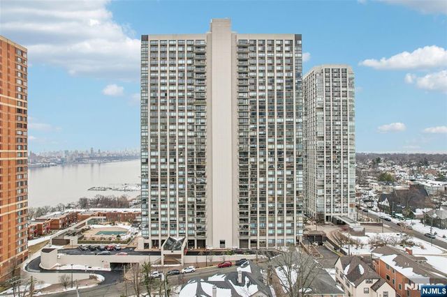 200 Old Palisade Road 3J, Fort Lee, NJ 07024