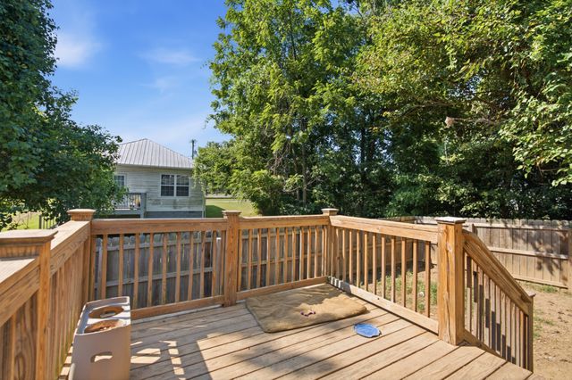 201 16th Ave, E, Springfield, TN 37172