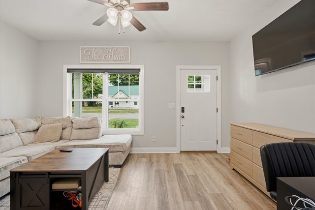 201 16th Ave, E, Springfield, TN 37172