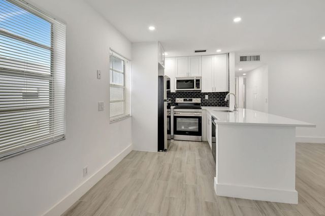 126 Burgundy C, Delray Beach, FL 33484