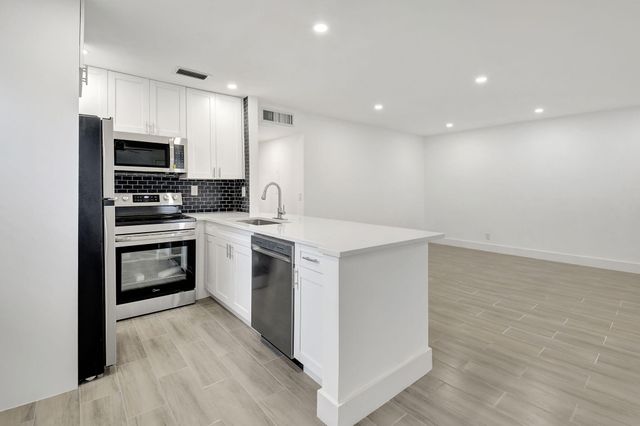 126 Burgundy C, Delray Beach, FL 33484