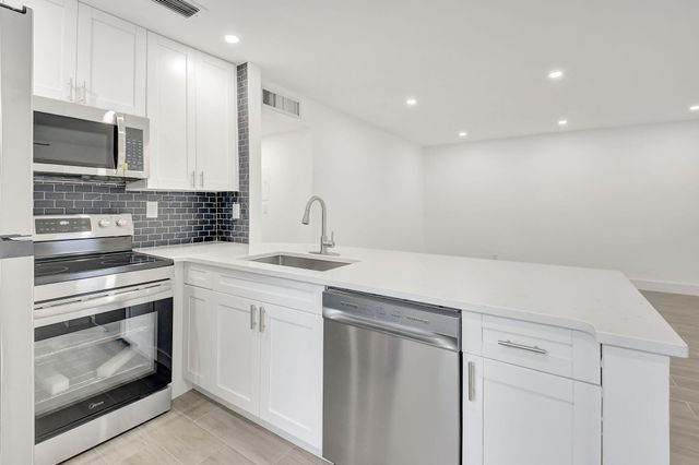 126 Burgundy C, Delray Beach, FL 33484