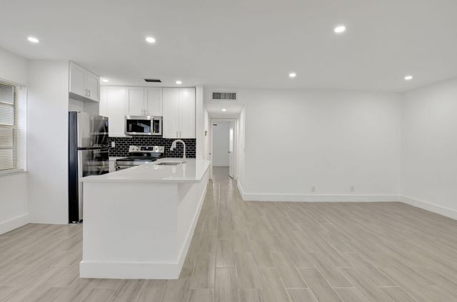 126 Burgundy C, Delray Beach, FL 33484