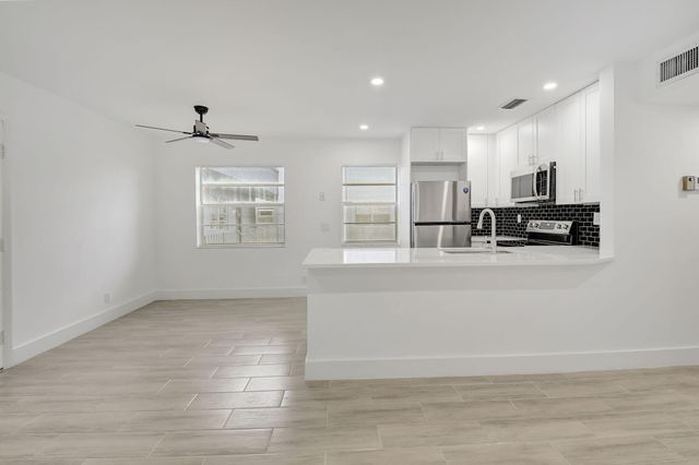 126 Burgundy C, Delray Beach, FL 33484