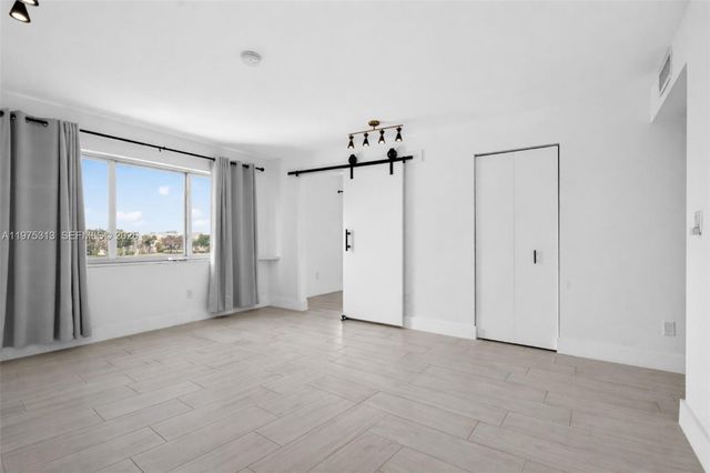 877 NE 195th St 422, Miami, FL 33179