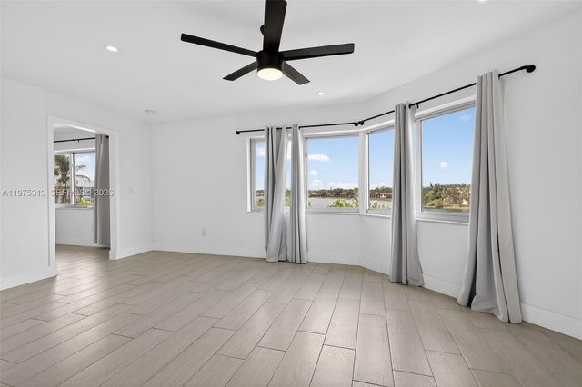 877 NE 195th St 422, Miami, FL 33179