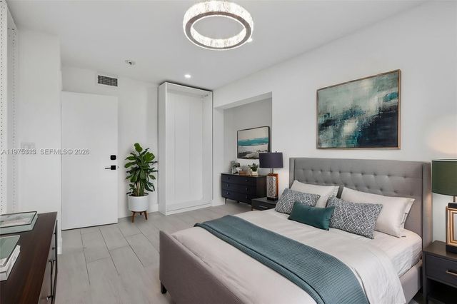 877 NE 195th St 422, Miami, FL 33179