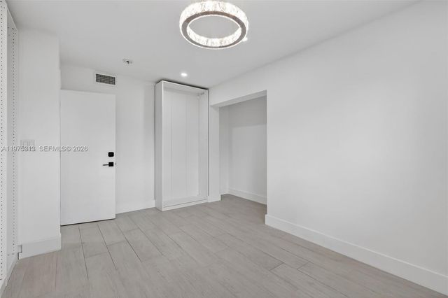 877 NE 195th St 422, Miami, FL 33179