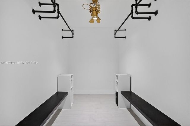 877 NE 195th St 422, Miami, FL 33179