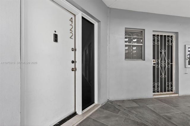 877 NE 195th St 422, Miami, FL 33179