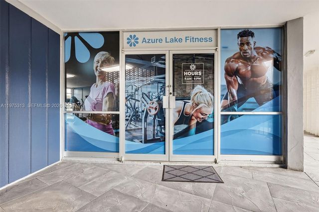 877 NE 195th St 422, Miami, FL 33179