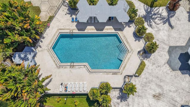 877 NE 195th St 422, Miami, FL 33179