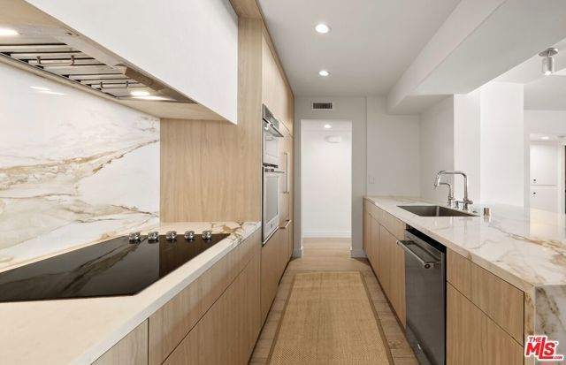 7250 Franklin Avenue 603, Los Angeles, CA 90046