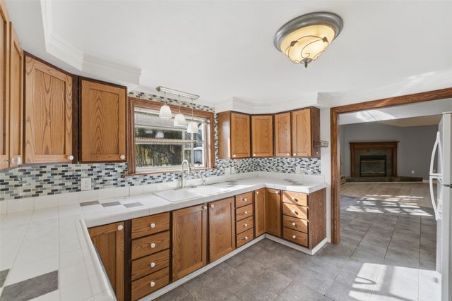 1906 Lillian Avenue, Glenn Heights, TX 75154