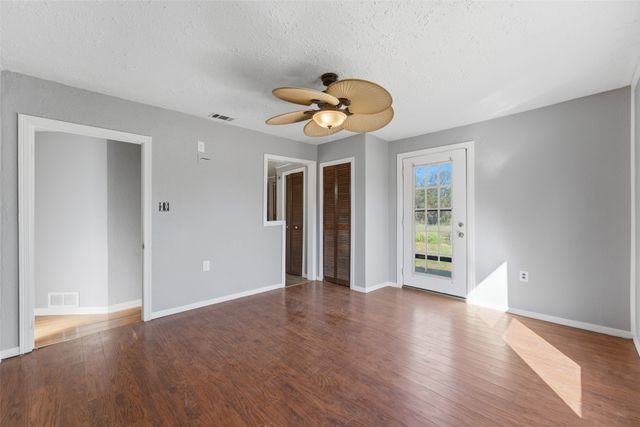 1906 Lillian Avenue, Glenn Heights, TX 75154