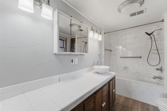 1906 Lillian Avenue, Glenn Heights, TX 75154