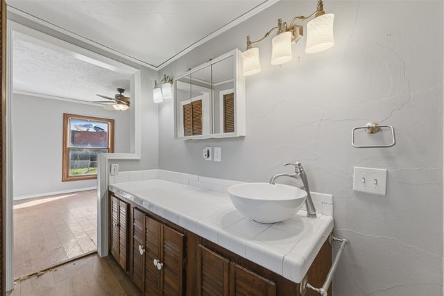 1906 Lillian Avenue, Glenn Heights, TX 75154