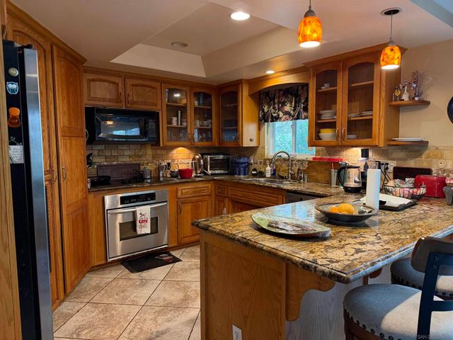 2416 Gird Rd, Fallbrook, CA 92028