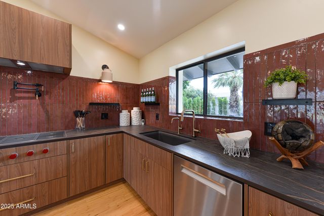 8532 E SAN MIGUEL Avenue, Scottsdale, AZ 85250